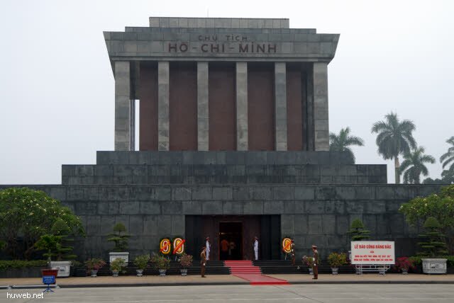 109_ho-chi-minh_mausoleum_1973-1975,_hanoi,_vietnam_.jpg