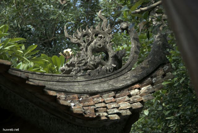 145_chua_tay_phuong_pagode,_dachdetail,_thac_xa_westlich_von_hanoi,_vietnam_.jpg