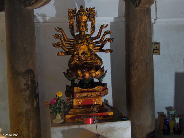151_chua_tay_phuong_pagode,_statue,_thac_xa_westlich_von_hanoi,_vietnam_.jpg