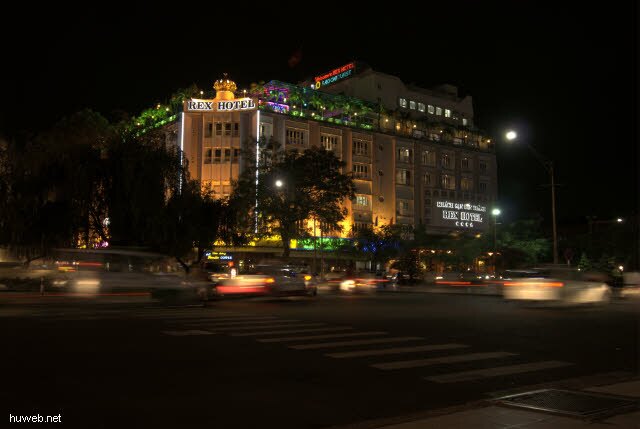 567_rex_hotel_bei_nacht,saigon,_vietnam_.jpg