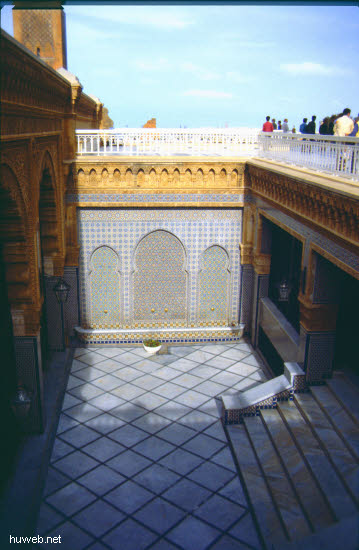 aa37_mausoleum_mohammed__v.___(_=_v_a_t_e_r_vom_reg.koenig_hassan__ii.)__marokko_27.12.85-5.1.86.jpg